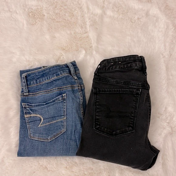Two pairs of American Eagle Jeans - Picture 3 of 3